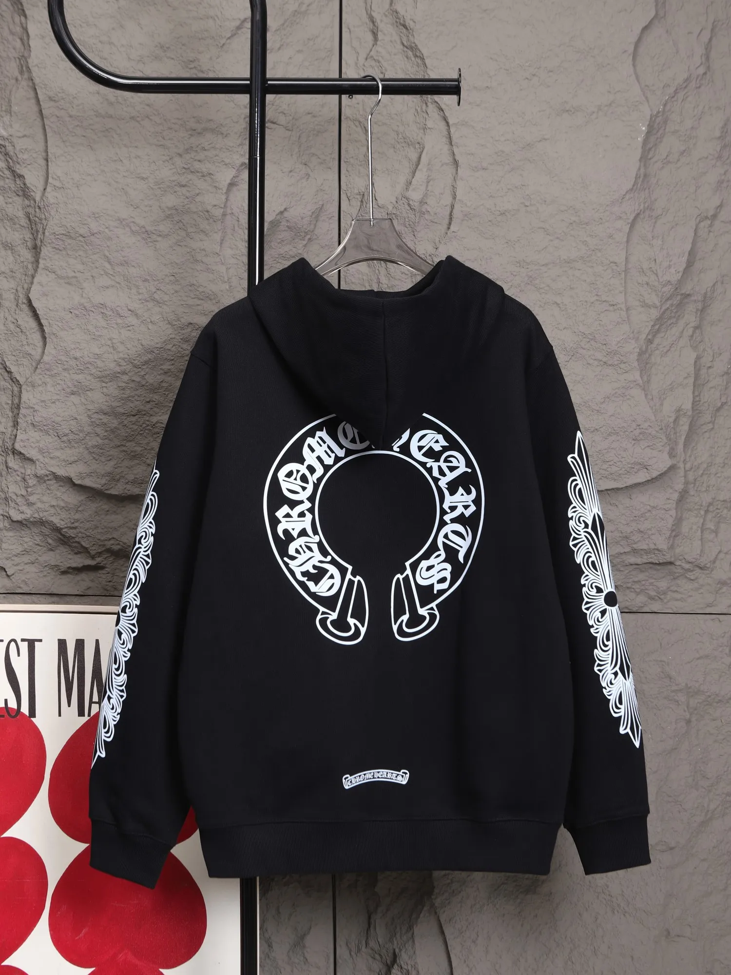 P350 top version new k02 🇺🇸City limited｜ChromeHearts 25 early autumn Chrome Hearts zipper hooded sweatshirt is here Sanskrit letter city cross horseshoe arm zipper hooded sweatshirt, same style for men and women, a must-have basic versatile sweatshirt jacket for early autumn, easy to solve daily matching problems! Casual fit hooded sweatshirt, the silhouette is casual, smooth, casual and tolerant. 530g, custom-made high-weight pure cotton fabric with clear texture and comfortable upper body. The classic model is a must-have for students. If you like it, come and get the same model!